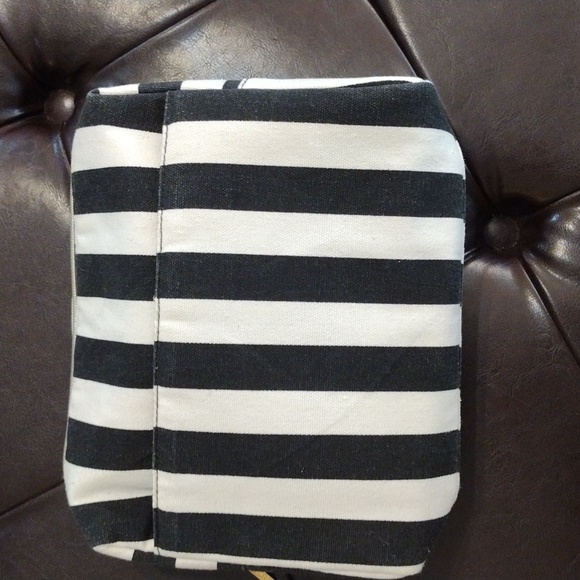 Lacome Set of two Makeup Bags with Goodies - Picture 1 of 16